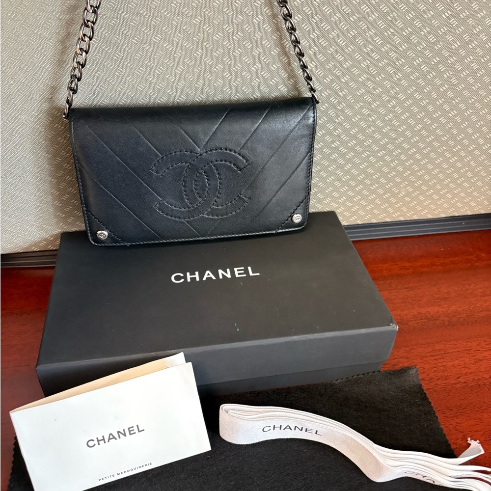 Chanel Black Chevron Wallet WOC - Picture 2 of 16